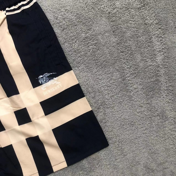 ブランドハーフパンツ側面デザイン